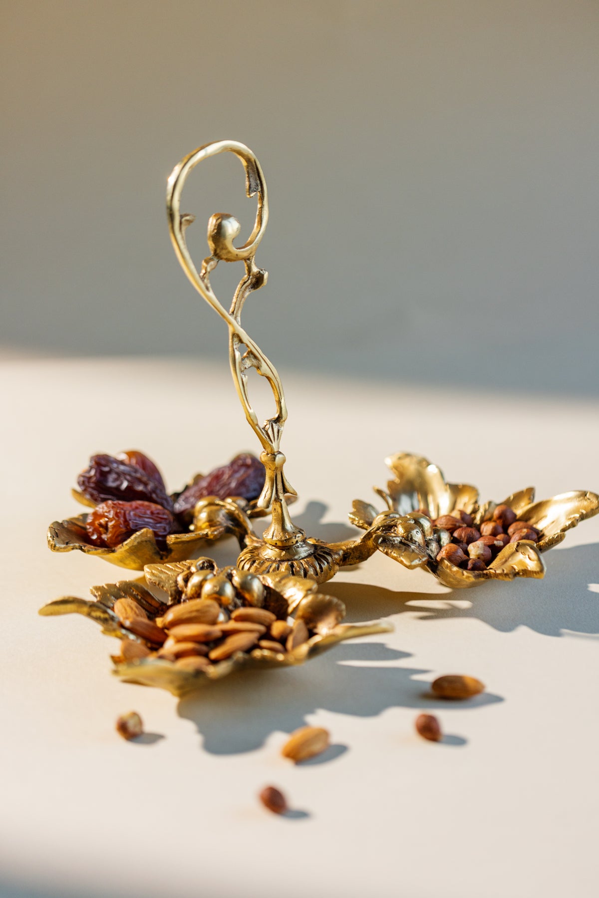 حامل المكسرات النحاسي ليالي